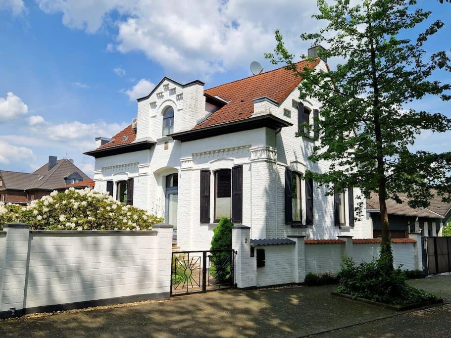Historische Villa Mit Garten, Luxus Meerbusch Exteriör bild
